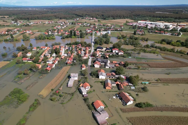 Ovako izgleda potopljeno karlovačko naselje iz zraka: Pogledajte kakve posljedice je za sobom ostavila obilna kiša