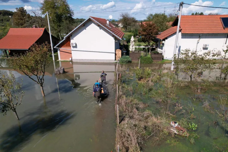 Ovako izgleda potopljeno karlovačko naselje iz zraka: Pogledajte kakve posljedice je za sobom ostavila obilna ki&scaron;a