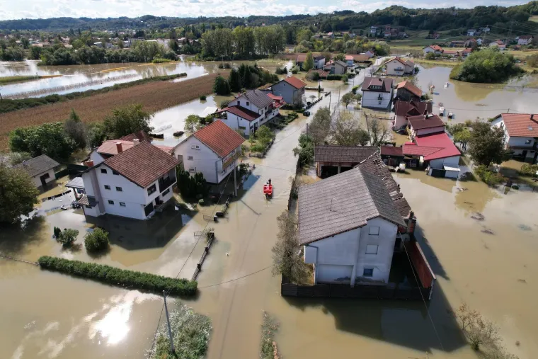 Ovako izgleda potopljeno karlovačko naselje iz zraka: Pogledajte kakve posljedice je za sobom ostavila obilna ki&scaron;a