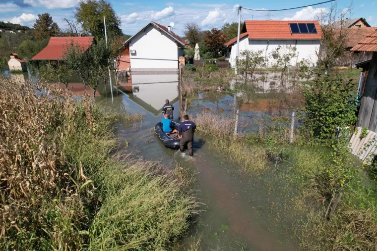 Ovako izgleda potopljeno karlovačko naselje iz zraka: Pogledajte kakve posljedice je za sobom ostavila obilna ki&scaron;a