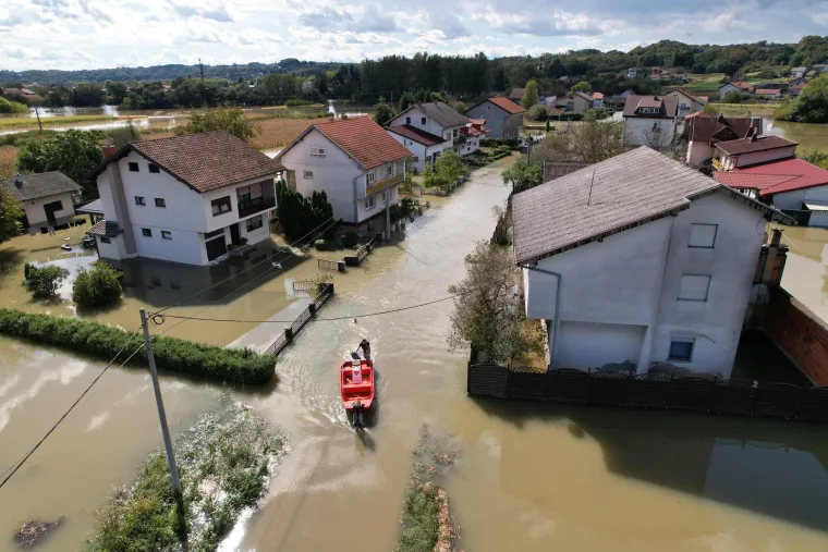 Pogled iz zraka na poplavljeno mjesto Brodarci kod Karlovca koje je najgore prošlo u izlijevanju Kupe