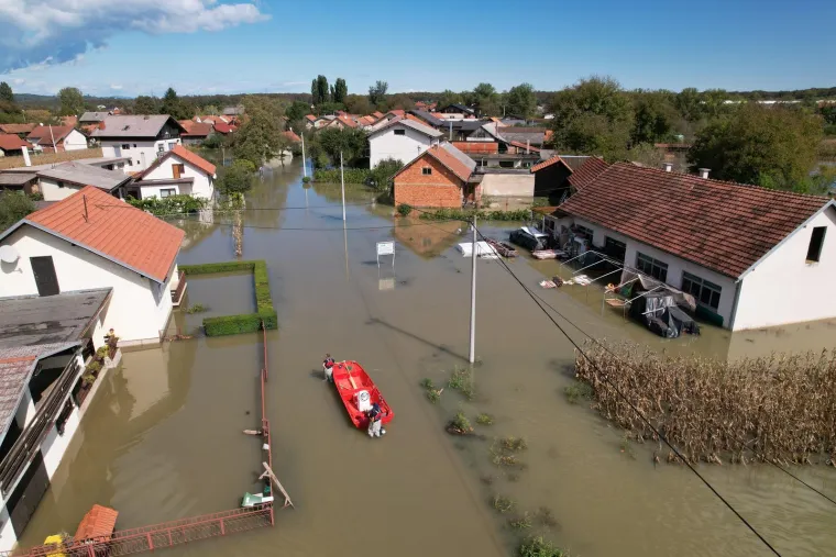 Pogled iz zraka na poplavljeno mjesto Brodarci kod Karlovca koje je najgore prošlo u izlijevanju Kupe