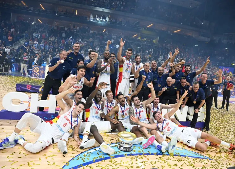 Dva nevjerojatna brata i jedna sasvim posebna družina iznenadili su mnoge: Pogledajte galeriju novih ko&scaron;arka&scaron;kih junaka Europe