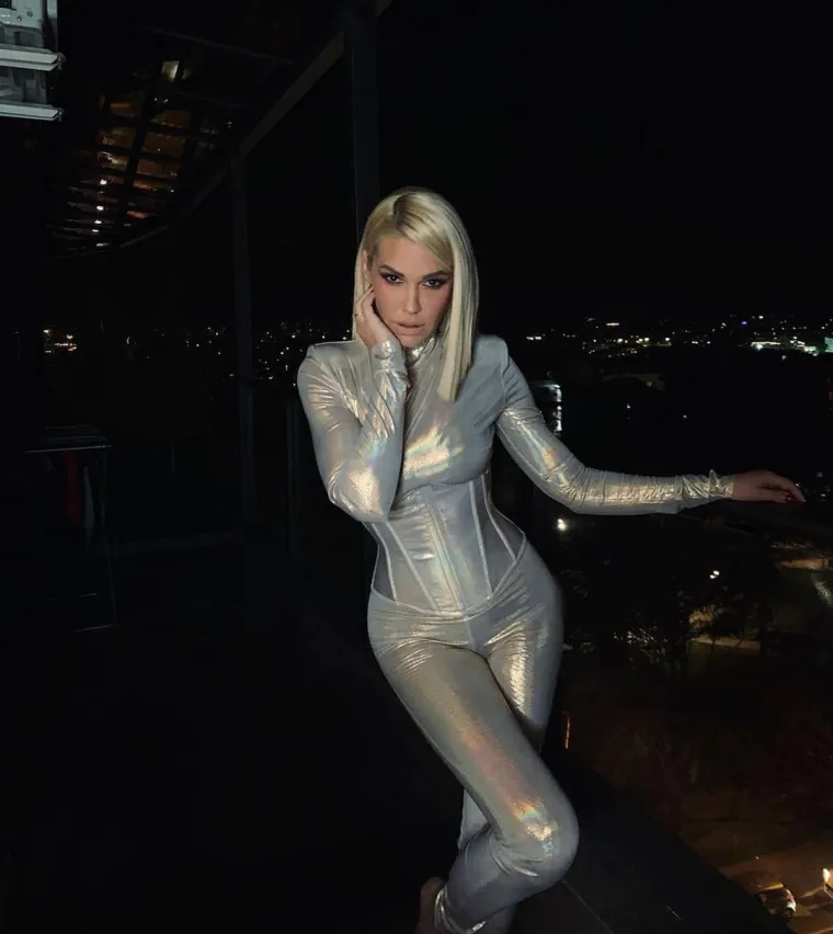 Nataša je fotografiju objavila u jeku priča o njenim zarukama pa je cijela priča poprimila još veće razmjere. 