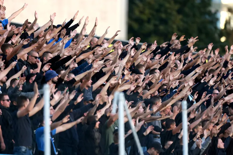HNL GALERIJA  Armada izvjesila novu žestoku poruku, Torcida i BBB opet priredili spektakl na tribinama