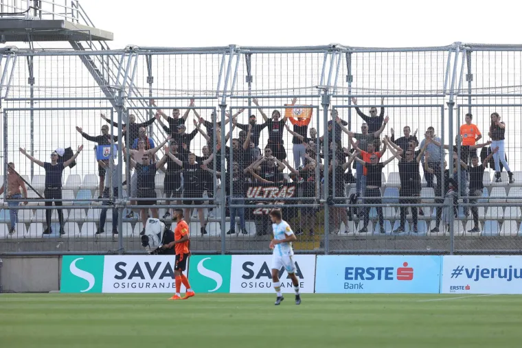 HNL GALERIJA  Armada izvjesila novu žestoku poruku, Torcida i BBB opet priredili spektakl na tribinama