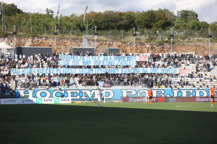 HNL GALERIJA  Armada izvjesila novu žestoku poruku, Torcida i BBB opet priredili spektakl na tribinama