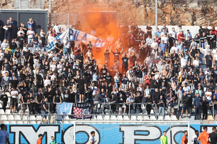 HNL GALERIJA  Armada izvjesila novu žestoku poruku, Torcida i BBB opet priredili spektakl na tribinama