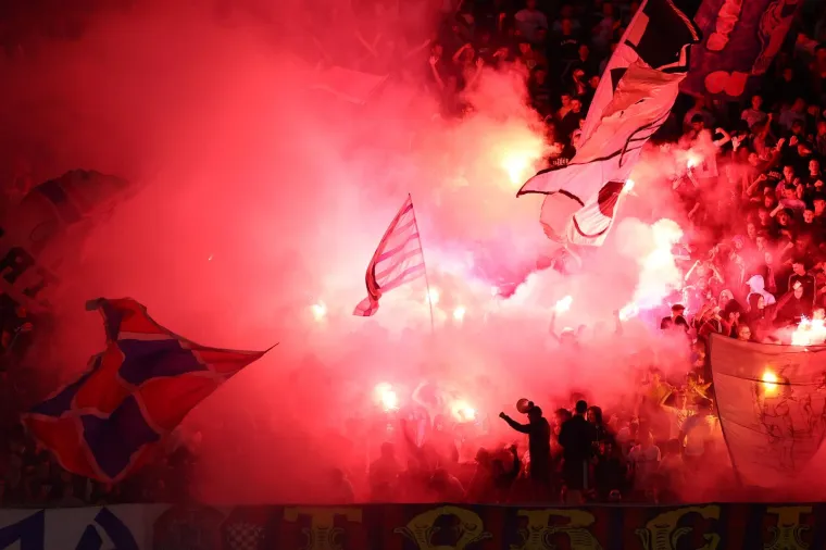 HNL GALERIJA  Armada izvjesila novu žestoku poruku, Torcida i BBB opet priredili spektakl na tribinama