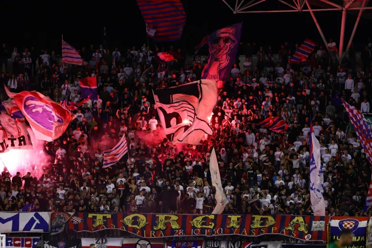 HNL GALERIJA  Armada izvjesila novu žestoku poruku, Torcida i BBB opet priredili spektakl na tribinama