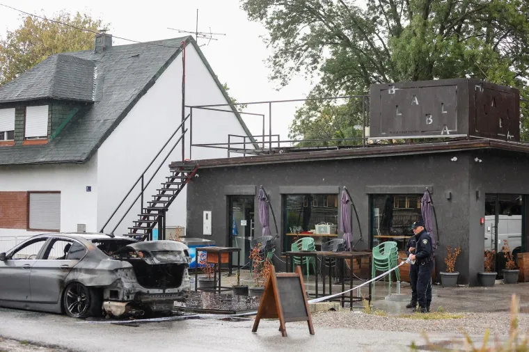 Dva automobila noćas su izgorjela u Vrapču. Sve je navodno krenulo od BMW-a...