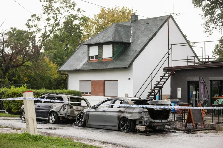 Dva automobila noćas su izgorjela u Vrapču. Sve je navodno krenulo od BMW-a...