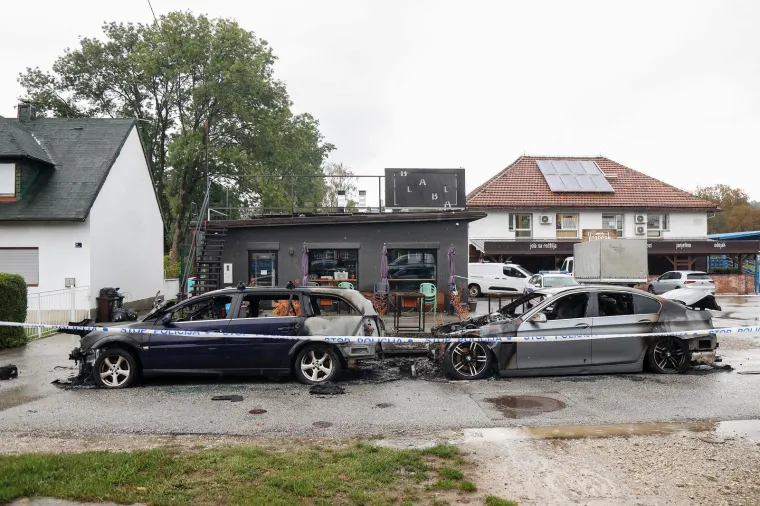 Dva automobila noćas su izgorjela u Vrapču. Sve je navodno krenulo od BMW-a...