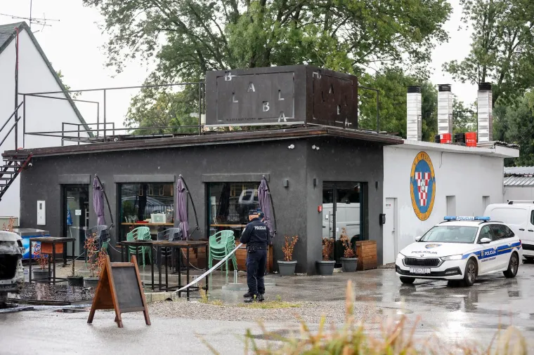 Dva automobila noćas su izgorjela u Vrapču. Sve je navodno krenulo od BMW-a...
