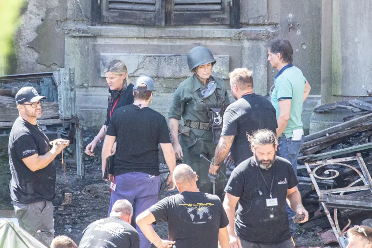 Kate Winslet u Dubrovniku slomila nogu! Objavljene fotografije glumice sa seta u Kuparima