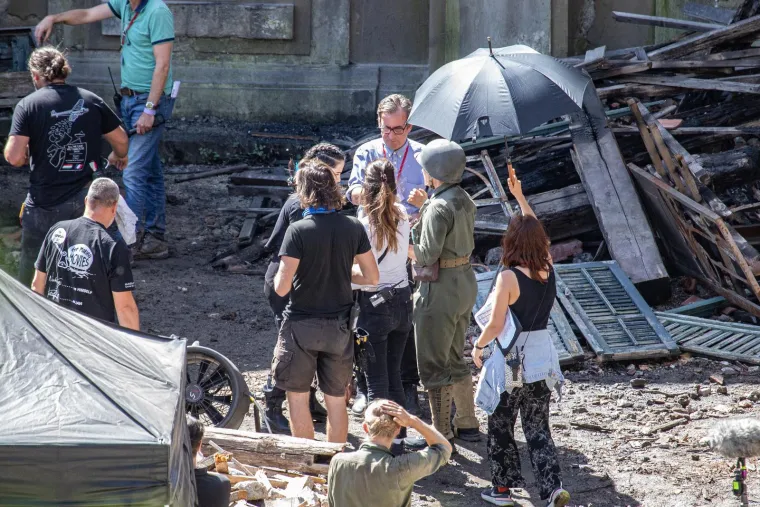 Kate Winslet u Dubrovniku slomila nogu! Objavljene fotografije glumice sa seta u Kuparima