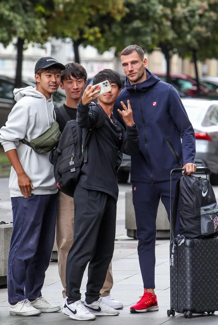 Vatreni se okupili u Zagrebu: Fanovi su odmah zaskočili jednog igrača, nećete nikada pogoditi o kome se radi