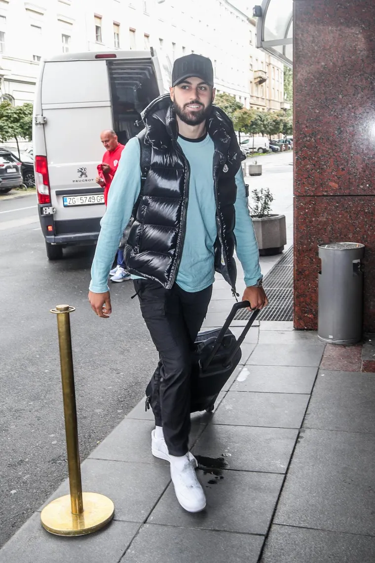 Vatreni se okupili u Zagrebu: Fanovi su odmah zaskočili jednog igrača, nećete nikada pogoditi o kome se radi