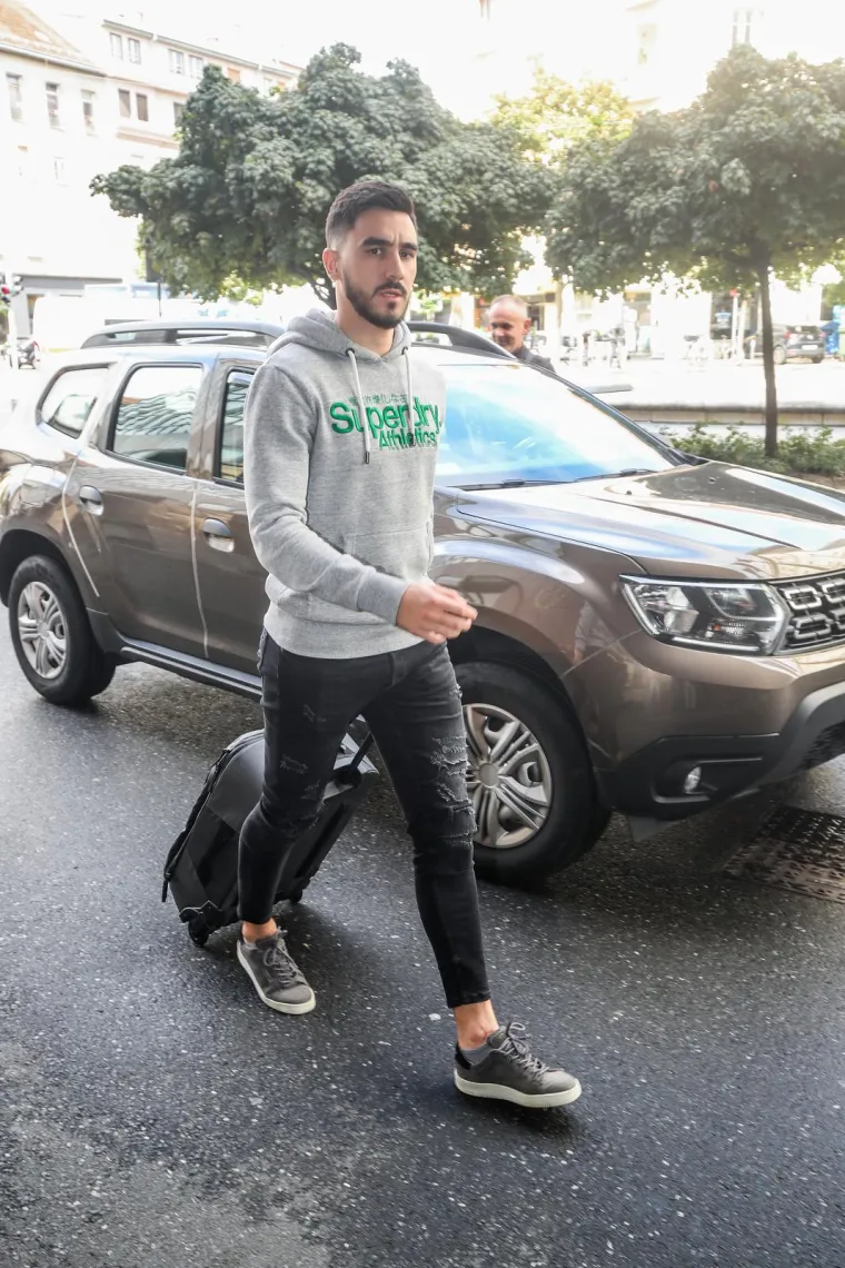 Vatreni se okupili u Zagrebu: Fanovi su odmah zaskočili jednog igrača, nećete nikada pogoditi o kome se radi