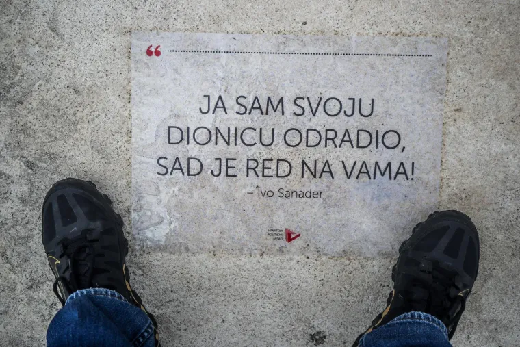 Sjećate li se ovih kultnih izjava naših političara? U sklopu neobične instalacije, osvanule su kod sjedišta HDZ-a