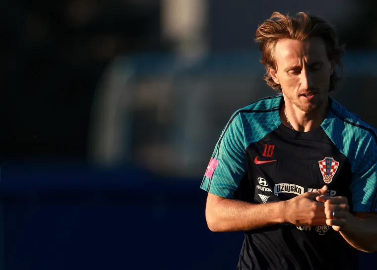 Zar ste mislili da se on neće pojaviti? Modrić, Peri&scaron;ić i ekipa treniraju, a sve sa strane prati jedan dobro poznati lik