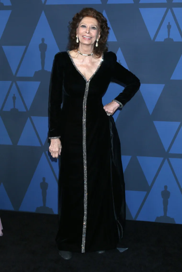 Loren je odbila njegovu bračnu ponudu, a cijela afera zavr&scaron;ila je u gorčini jo&scaron; na snimanju "Ponosa i strasti" &scaron;to je kasnije uzrokovalo probleme u njihovim odnosima tijekom snimanja "Houseboata". Sophiji nije odolio ni Peter Sellers s kim je 1960. snimala komediju "Milijuna&scaron;ica". Pričalo se da se zbog Sophije bio spreman razvesti od svoje supruge.