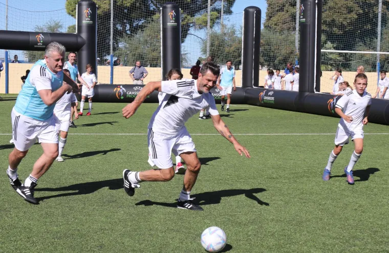 Nadrealne scene: Boban, Srna, Šuker i druge nogometne legende družili se i igrali s djecom na Hvaru