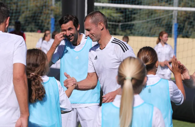 Nadrealne scene: Boban, Srna, Šuker i druge nogometne legende družili se i igrali s djecom na Hvaru