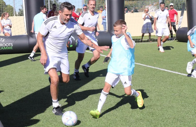 Nadrealne scene: Boban, Srna, Šuker i druge nogometne legende družili se i igrali s djecom na Hvaru