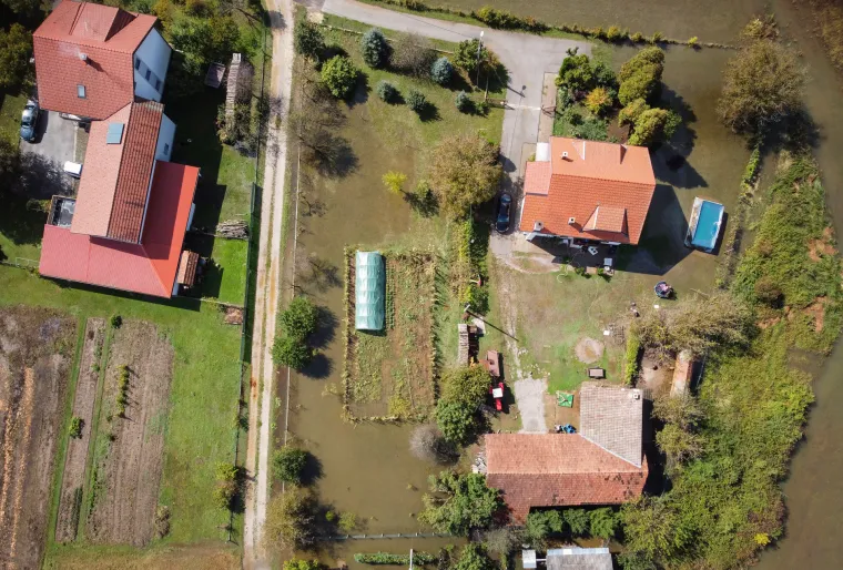 Povlači se voda iz potopljenog karlovačkog naselja: Ovako danas izgledaju Brodarci