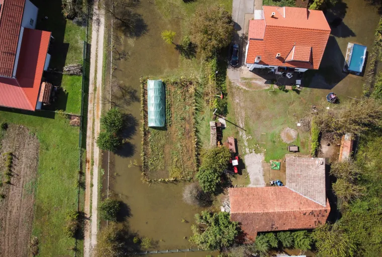 Povlači se voda iz potopljenog karlovačkog naselja: Ovako danas izgledaju Brodarci