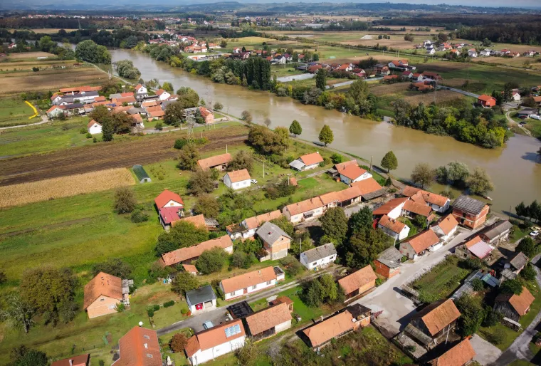 Povlači se voda iz potopljenog karlovačkog naselja: Ovako danas izgledaju Brodarci