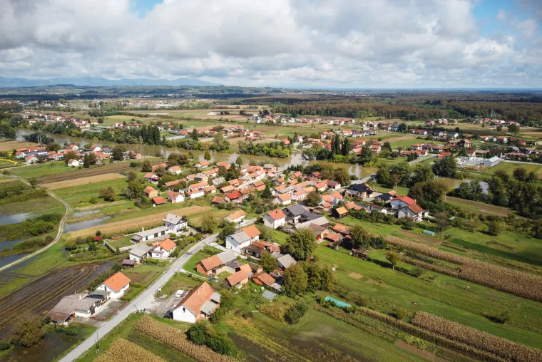 Povlači se voda iz potopljenog karlovačkog naselja: Ovako danas izgledaju Brodarci