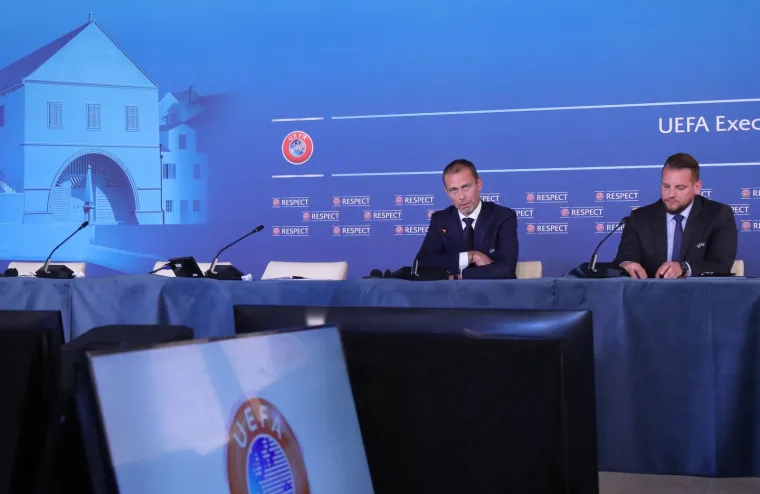 Čeferin gleda i ne vjeruje: 'Hvar je prekrasan, ali Maksimir vam je sramotan, pogotovo sad. Čudo kakve rezultate imate s takvim stadionom'