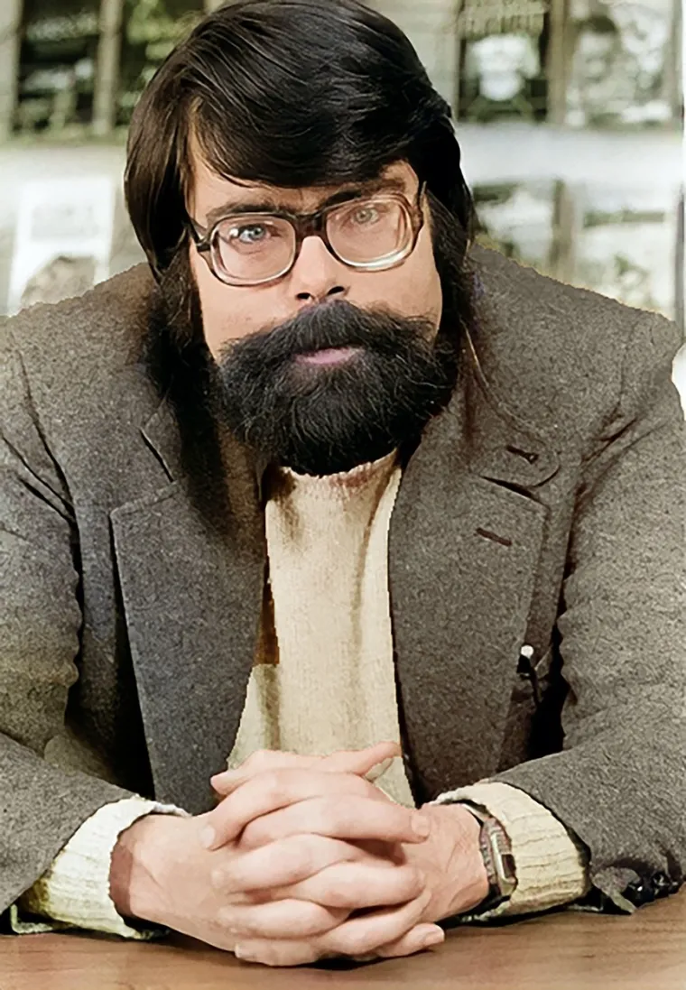 Steven nije jedini pisac u obitelji King. Njegova supruga Tabita objavila je nekoliko romana. Joe, njihov najstariji sin, krenuo je očevim stopama i smatra se bestseller piscem (piše pod pseuodonimom Joe Hill). Najmlađi sin Owen, napisao je zbirku kratkih priča i jednu novelu, a on i njegov otac zajedno su napisali &quot;Uspavane ljepotice&quot;. Naomi, njihova jedina kćer ministrica je i LGBTQ aktivistkinja.


