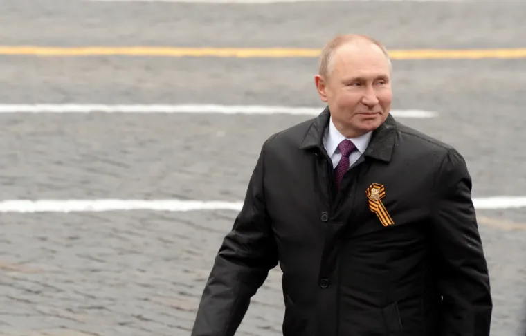 Bivši agent KGB-a, Vladimir Putin, bio je ruski premijer od 1999. do 2000. i od 2008. do 2012. Od 2000. do 2008. i 2012. do danas obnaša dužnost predsjednika. Dok su neki hvalili Putinov djelomično preokret ruske gospodarske sudbine, njegov mandat je vratio zemlju nazad u autoritarizam. Međutim, kako bi držao sve pod kontrolom, Putin je imao zanimljive dnevne navike...