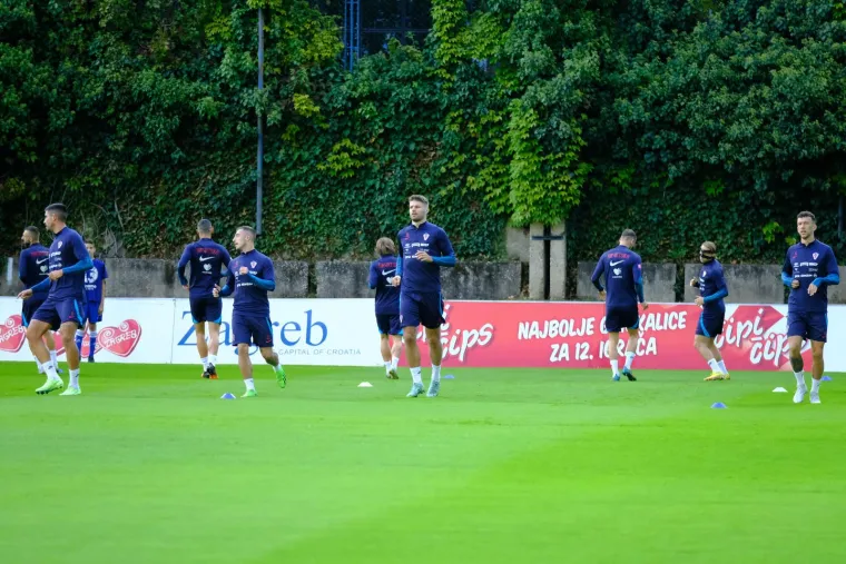 Neočekivani gost iznenadio reprezentativce: Nećete vjerovati tko je posjetio Vatrene, nisu ni oni