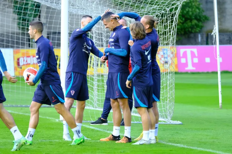 Neočekivani gost iznenadio reprezentativce: Nećete vjerovati tko je posjetio Vatrene, nisu ni oni