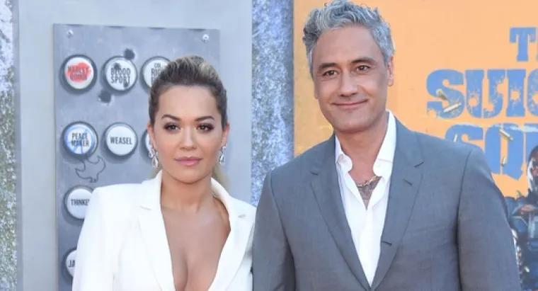 Rita Ora ispričala je kako su joj roditelji uvijek savjetovali da se potrudi pronaći &quot;princa na bijelom konju&quot;, unatoč tome što je živi jet-set stilom pod svjetlima šoubiznisa. &quot;Moji roditelji su zajedno više od 30 godina, tako da je za mene uvijek bila ljubav i pronalaženje partnera vrlo bitna stavka u životu, tako da sam stvarno sretna što sam pronašla ljubav&quot;, rekla je Rita Ora, koja se u kolovozu ove godine tajno udala za holivudskog redatelja.