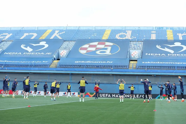 Hrvatski nogometa&scaron;i odradili posljednji trening pred rasplet u Ligi nacija, Majer trenirao s posebnom maskom: Pogledajte kadrove