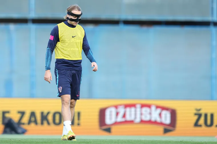 Hrvatski nogometa&scaron;i odradili posljednji trening pred rasplet u Ligi nacija, Majer trenirao s posebnom maskom: Pogledajte kadrove