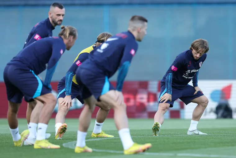 Vatreni održali posljednji trening prije utakmice s Danskom: Majer trenirao s posebnom maskom, atmosfera izgleda odlično