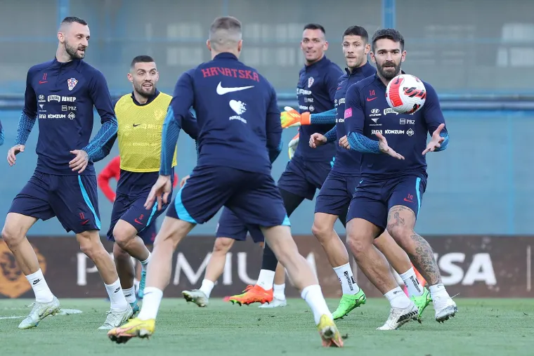 Vatreni održali posljednji trening prije utakmice s Danskom: Majer trenirao s posebnom maskom, atmosfera izgleda odlično