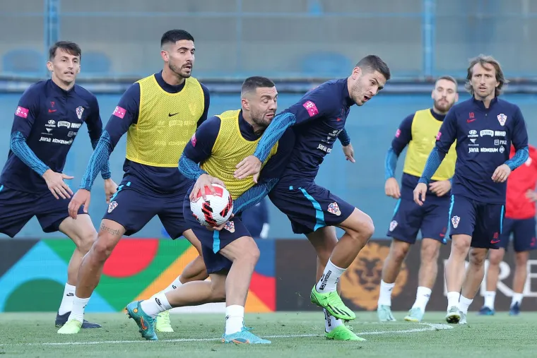 Vatreni održali posljednji trening prije utakmice s Danskom: Majer trenirao s posebnom maskom, atmosfera izgleda odlično