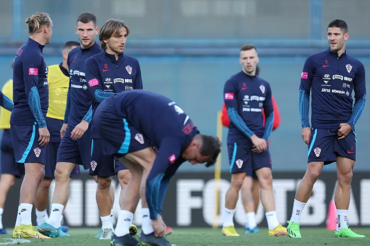 Vatreni održali posljednji trening prije utakmice s Danskom: Majer trenirao s posebnom maskom, atmosfera izgleda odlično