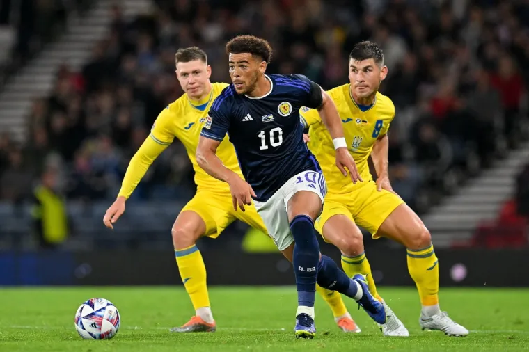 Sva tri gola postignuta su u posljednjoj četvrtini utakmice protiv Ukrajinaca, dominirale su u Glasgowu poruke mira i podr&scaron;ke Ukrajini