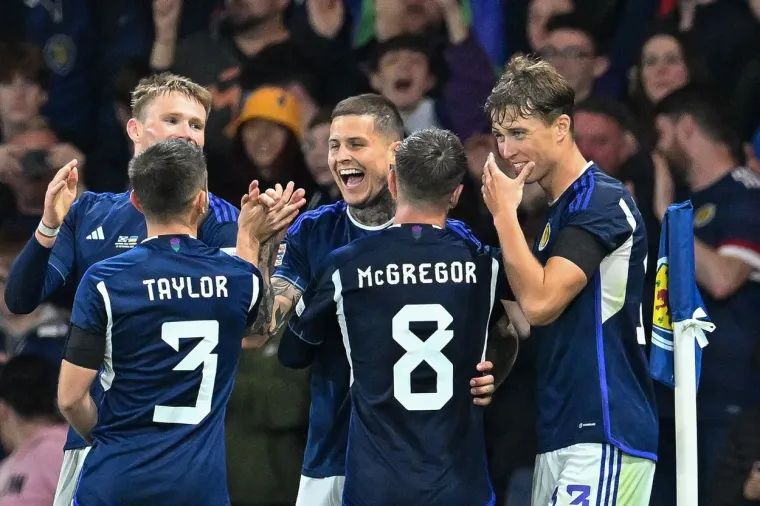 Sva tri gola postignuta su u posljednjoj četvrtini utakmice protiv Ukrajinaca, dominirale su u Glasgowu poruke mira i podr&scaron;ke Ukrajini