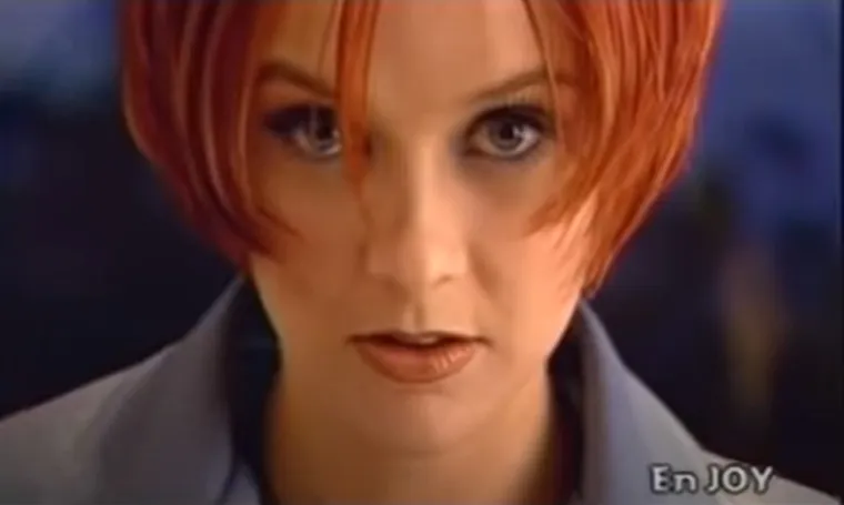 Maja se prvi put na pred kamerama pojavila sa samo 16 godina kada ju je njezin otac i menadžer Boris &Scaron;uput ubacio na snimanje Velininog spota za pjesmu "Sherry, Sherry" kao prateću plesačicu. Svoju glazbenu karijeru nikada nije priželjkivala, a upravo je otac Boris glavni 'krivac' &scaron;to joj se ona i ostvarila: "Tata je htio da budem pjevačica, a ja to nisam htjela, meni je to bilo grozno", izjavila je Maja jednom prilikom. Otac Boris bio je ujedno i njezin menadžer na početku karijere, a bio je menadžer brojnih drugih estradnih zvijezda poput Mi&scaron;e Kovača, Zlatka Pejakovića i Danijela Popovića.