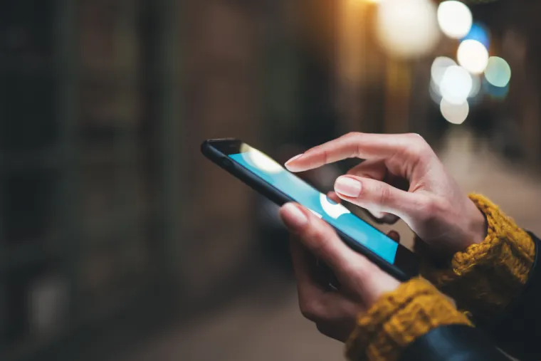 6.DU Battery Saver &amp; Fast Charge:
Još jedna aplikacija s ogromnim brojem preuzimanja i pozitivnih recenzija (7,6 milijuna s ocjenom pet) problematična je zbog toga što ne može utjecati na brzinu punjenja vašeg uređaja, (iako tvrdi kako može). Ali vas zato zasipa oglasima i lažnim grafikama o tome što i kako radi. Izbačena je iz trgovine Play u travnju 2019.