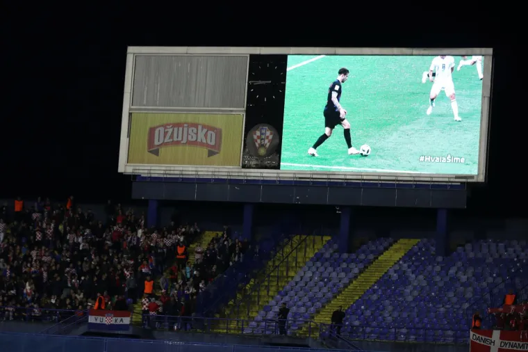 GALERIJA Pogledajte kako je izgledao emotivan opro&scaron;taj &Scaron;ime Vrsaljka od reprezentacije: Za poklon dobio čuvenu sliku